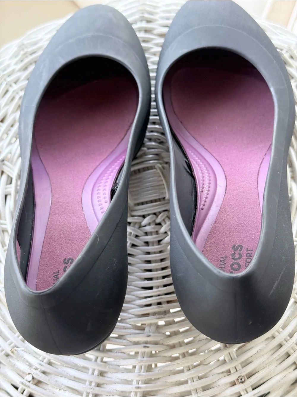 Crocs Lina Black Wedge Pumps Women 7 Comfort Work Shoes Slip On Round Toe Closed